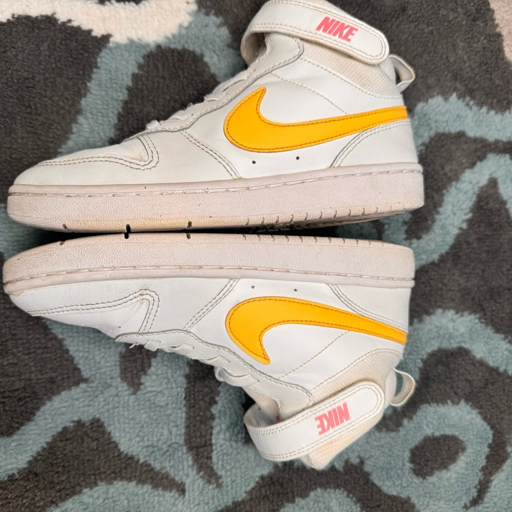 RARE Nike UNISEX Big Kid's Court Borough Mid 2 Casual Shoes CD7782G-112  Size 2Y - Picture 3 of 4